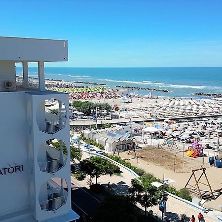Ambasciatori Hotel - Beach Front -Breakfast Xxl & Brunch Until 12 30Pm Misano Adriatico Bagian luar foto