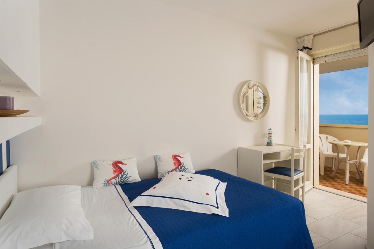 Ambasciatori Hotel - Beach Front -Breakfast Xxl & Brunch Until 12 30Pm Misano Adriatico Bagian luar foto