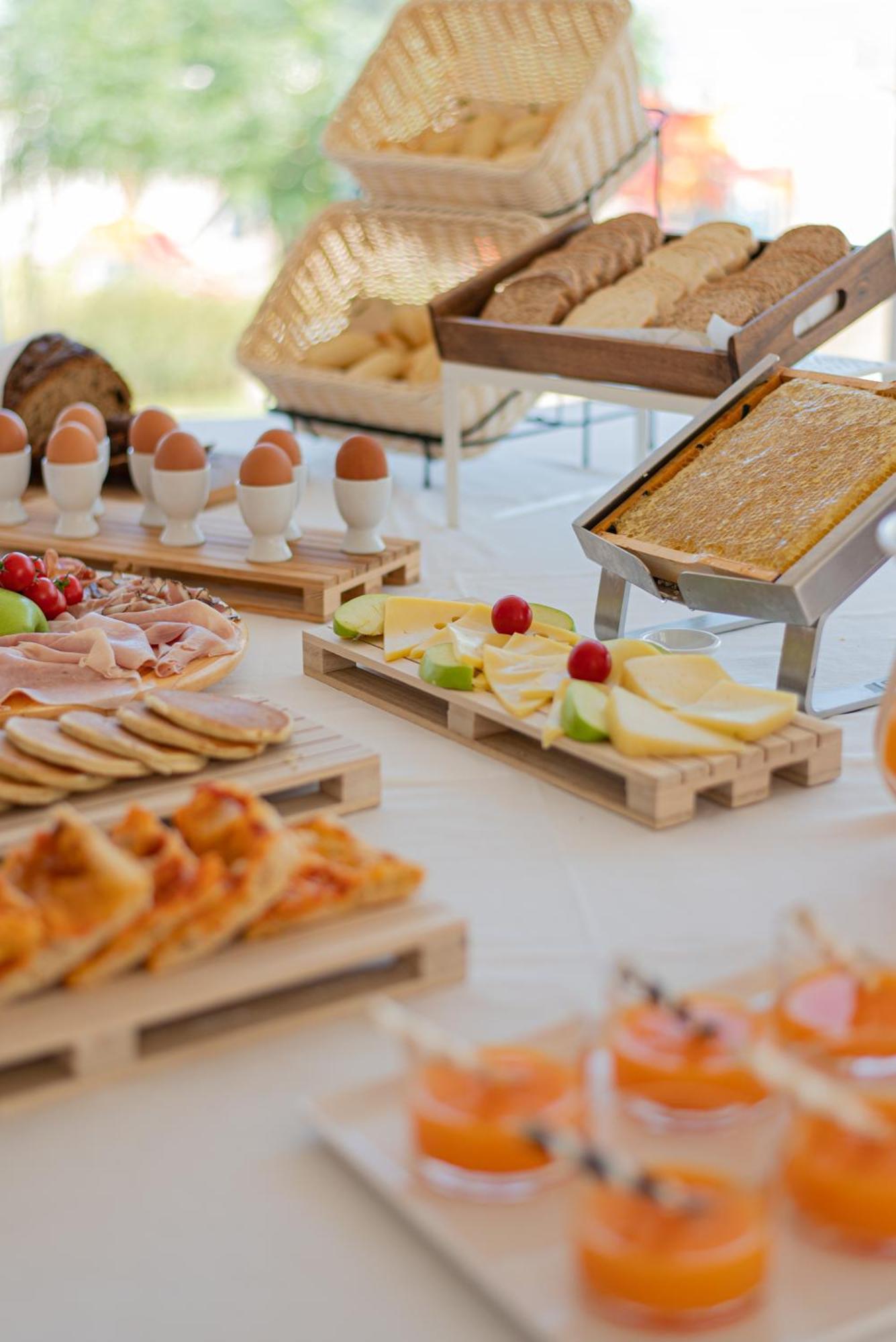 Ambasciatori Hotel - Beach Front -Breakfast Xxl & Brunch Until 12 30Pm Misano Adriatico Bagian luar foto