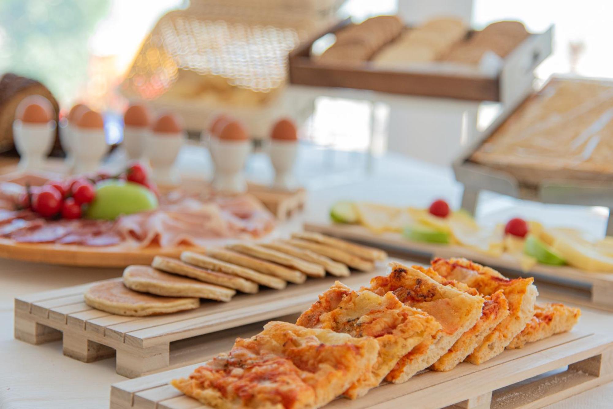 Ambasciatori Hotel - Beach Front -Breakfast Xxl & Brunch Until 12 30Pm Misano Adriatico Bagian luar foto