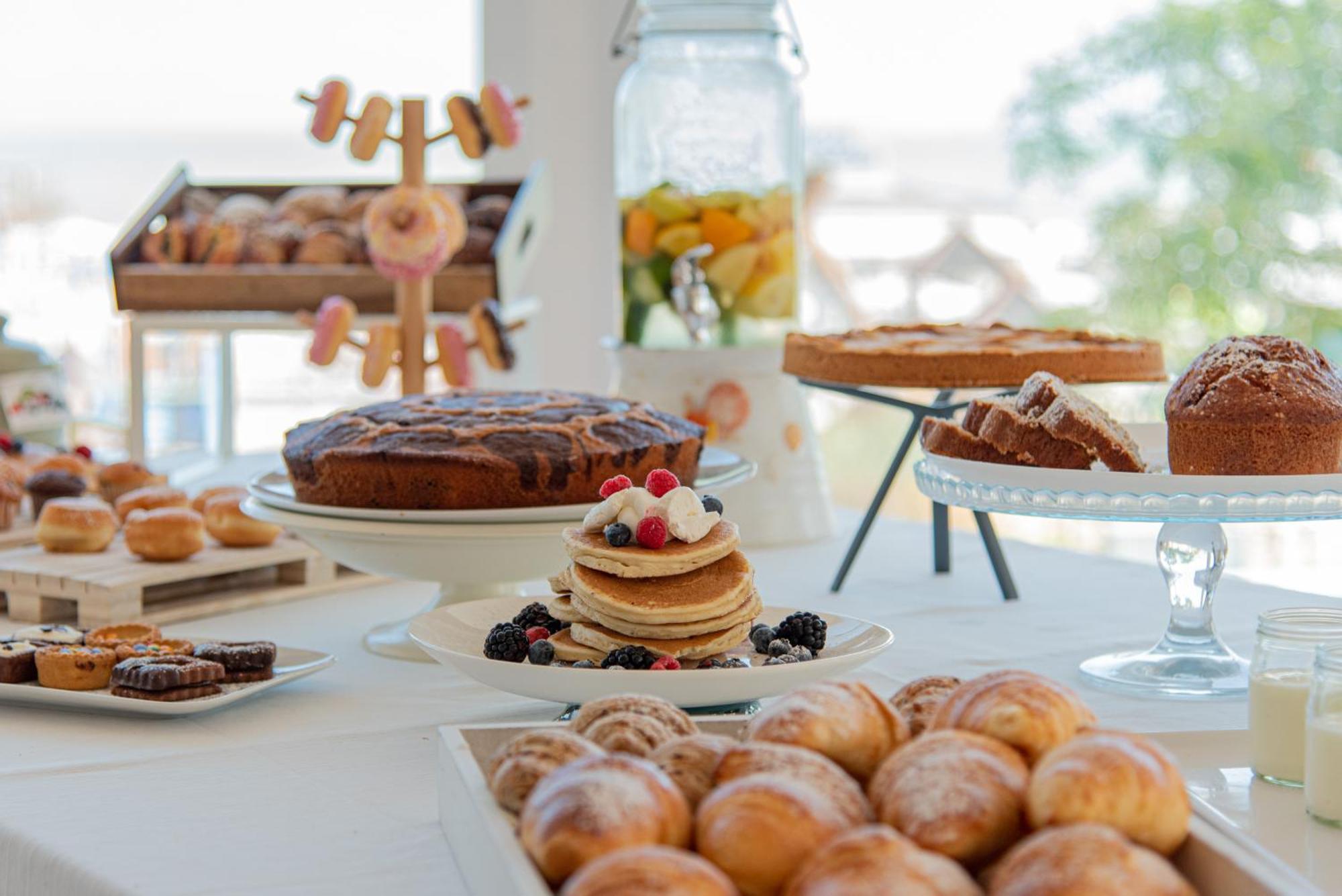 Ambasciatori Hotel - Beach Front -Breakfast Xxl & Brunch Until 12 30Pm Misano Adriatico Bagian luar foto