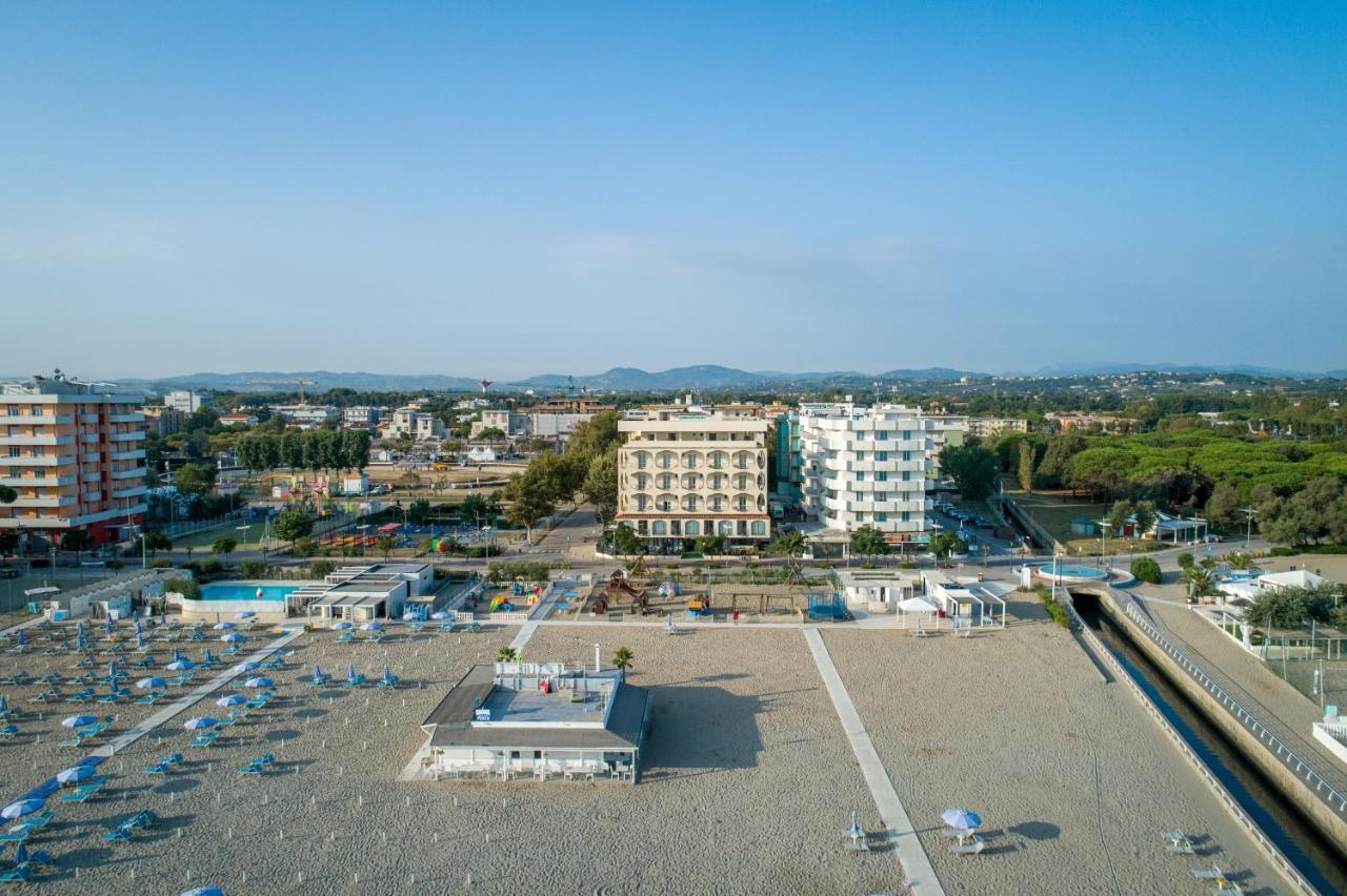 Ambasciatori Hotel - Beach Front -Breakfast Xxl & Brunch Until 12 30Pm Misano Adriatico Bagian luar foto