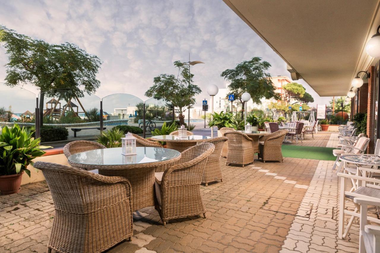 Ambasciatori Hotel - Beach Front -Breakfast Xxl & Brunch Until 12 30Pm Misano Adriatico Bagian luar foto